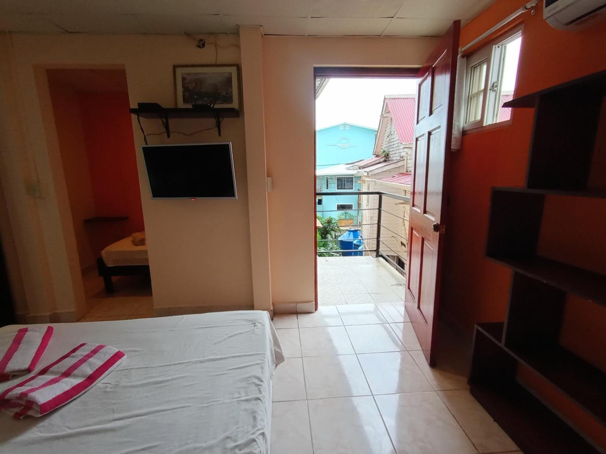 Sun Havens Apartments & Suites โบกัสทาวน์ ภายนอก รูปภาพ